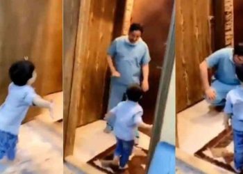 Médico llora luego de negarle un abrazo a su hijo para protegerlo de COVID-19