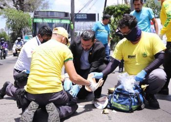 Atropellan a peatón y es auxiliado de inmediato por Presidente de CIFCO, Ministro de MOP y Viceministro Salud