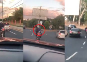 SALVADOREÑO CAPTA EL MOMENTO EXACTO DONDE UN MOTOCICLISTA LE TIRA UN CUETAZO A UN CARRO EN PLENA CARRETERA EN SANTA ELENA