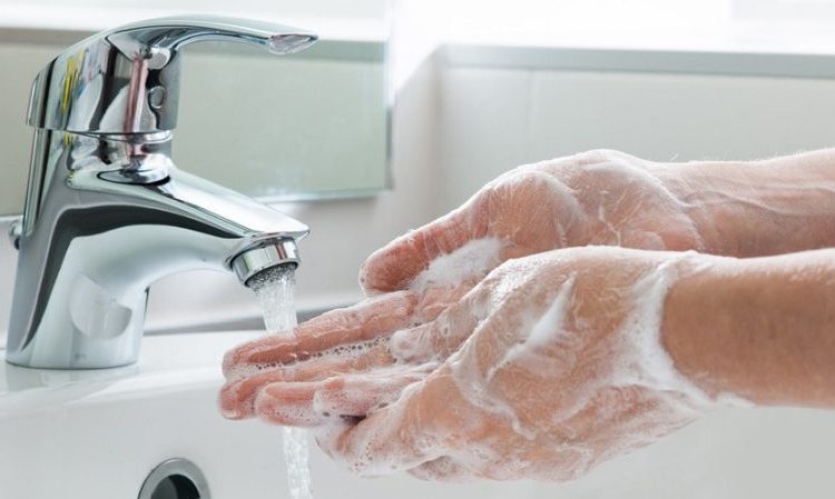 ¿Cómo debes lavar las manos para protegerte del coronavirus?