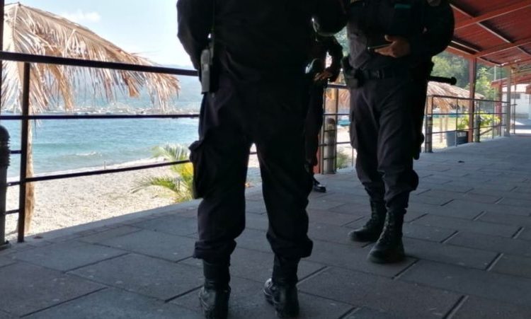 Policía comprueba que negocios en el turicentro de Apulo están cerrados