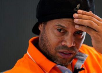 Prisioneros “intentan fichar” a Ronaldinho para que juegue en su equipo