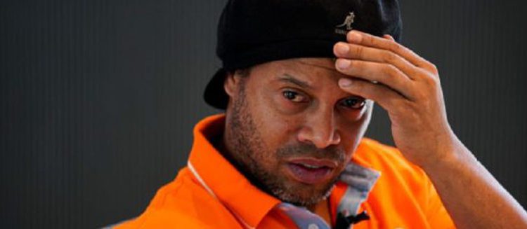 Prisioneros “intentan fichar” a Ronaldinho para que juegue en su equipo