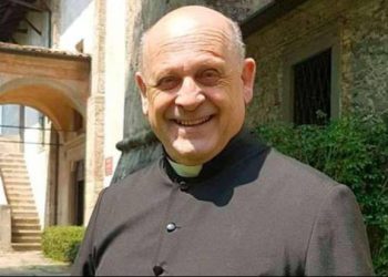 Fallece sacerdote italiano tras donarle su respirador a paciente más joven con coronavirus