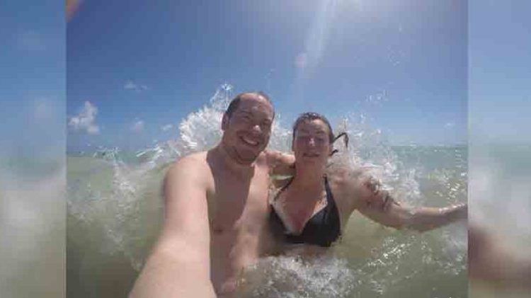 Turistas hallan en internet las fotos de su viaje casi dos años después de haber perdido su cámara en el mar