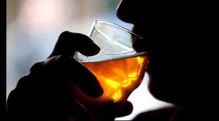 Graves consecuencias por beber alcohol durante la cuarentena domiciliar, advierten científicos