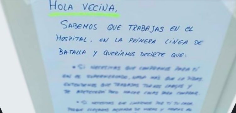 El solidario mensaje que vecinos dejan en la puerta de su casa a enfermera que atiende pacientes con coronavirus