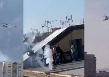 En medio de la cuarentena, vecinos se reúnen en la azotea del edificio para hacer un asado y celebrar el domingo de pascua
