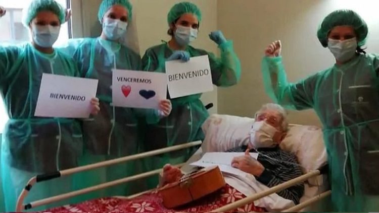 Abuelito de 98 años gana la batalla al coronavirus y se recupera
