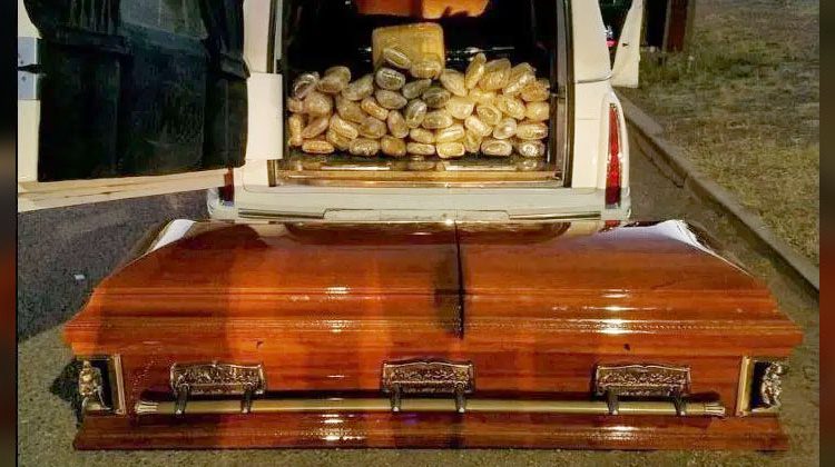 Sudáfrica: Sujetos intentan traficar 80 kilogramos de droga en un ataúd pero son detenidos