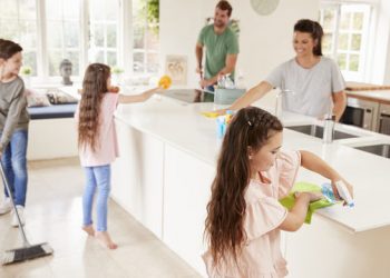Así puedes limpiar y desinfectar la casa por completo para prevenir el coronavirus