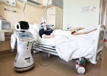 Robots ayudan a combatir el COVID-19 en los hospitales