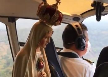 Así sobrevuela El Salvador la Virgen de Fátima