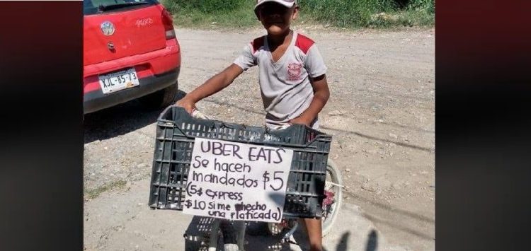 Íker, el niño que ofrece servicio de “mandados” para comprarse una tablet y hacer sus tareas