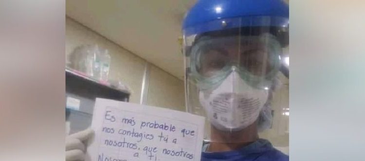 Cansada de la discriminación contra personal de salud por el Covid-19, enfermera responde con este mensaje