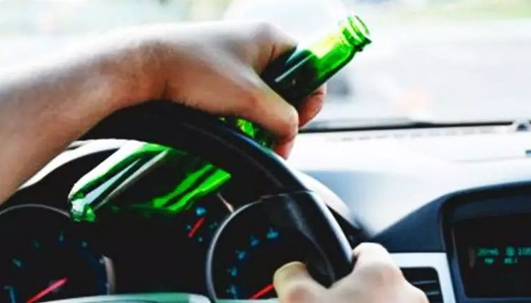 Sujeto ebrio se accidenta en Troncal del Norte: Viajaba con su hijo de 5 años
