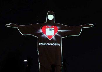 Ahora el Cristo Redentor de Brasil “usa” mascarilla para hacer conciencia del COVID-19