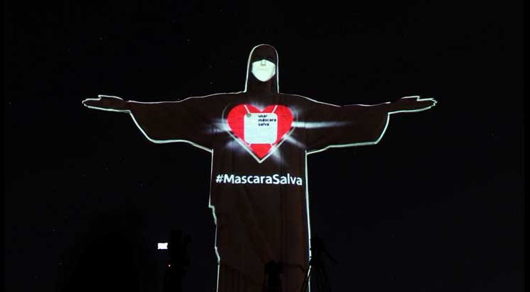 Ahora el Cristo Redentor de Brasil “usa” mascarilla para hacer conciencia del COVID-19