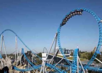 Muere una mujer al caer de una montaña rusa en marcha