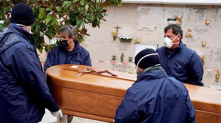 Hombre es hallado con vida meses después de su funeral