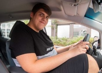 La historia del joven alemán de 2,24 metros al que llamaban «bebé gigante»