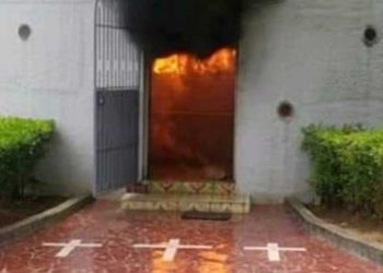 “Vengo a la sangre de Cristo”, afirmó el desconocido que lanzó bomba hechiza en el interior de la Catedral de Managua