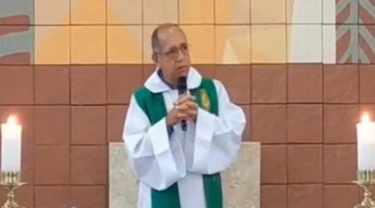 Sacerdote desea la muerte de fieles que no acuden a misa durante pandemia
