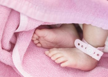 Ponen a su hija el nombre de una empresa de Internet y ganan 18 años de WiFi gratis
