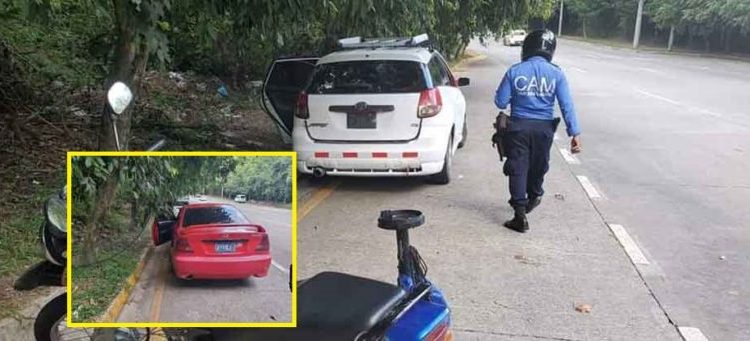 Autoridades sorprenden a pareja que tenían su “nidito de amor” en plena vía pública de San Salvador