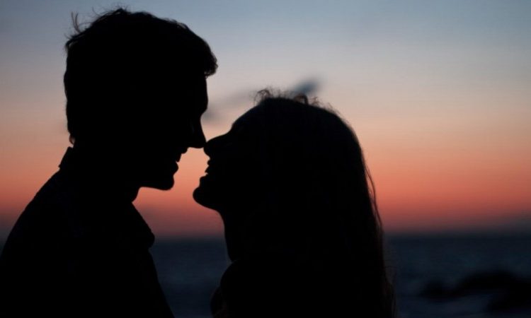 Las seis preguntas que puedes hacer para ‘dar un paso’ en tu relación