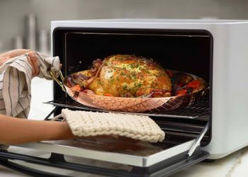 Cinco alimentos que no hay que meter en el microondas bajo ningún concepto