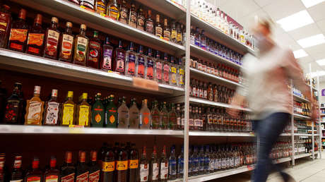 Una mujer enloquece en un supermercado y rompe cientos de botellas de bebidas alcohólicas