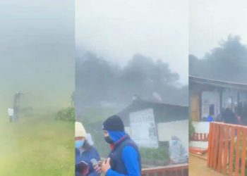 Salvadoreño muestra como están recibiendo el huracán ETA en el Pital en Chalatenango con fuerte vientos