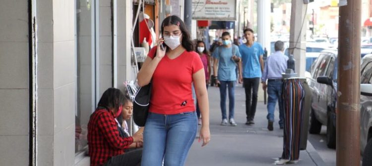 Podrían sancionar con cárcel a ciudadanos por no usar mascarillas en la vía pública