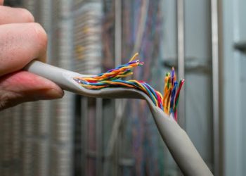 Niño de 13 años se mete un cable de 70 centímetros por el pene y acaba fatal