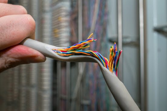 Niño de 13 años se mete un cable de 70 centímetros por el pene y acaba fatal