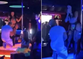 Le pide matrimonio a su novia en club de striptease