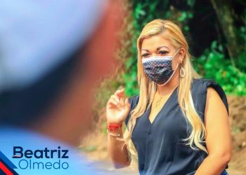 Agradecen a Beatriz Olmedo por ayudar a comunidad en la reparación de una importante calle