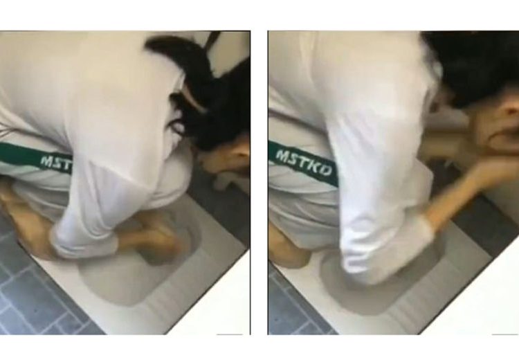 Niño es obligado por su entrenador a lavarse la cara con agua del inodoro por no limpiar bien el baño