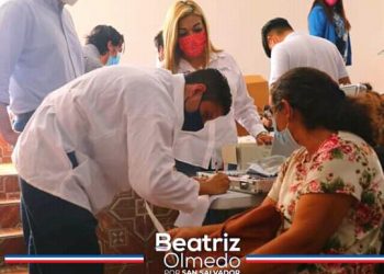 Beatriz Olmedo llevó un servicio oftalmológico para beneficiar a colonias en Ilopango