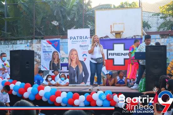 Gilberto Amador y Beatríz Olmedo llevaron el show de Cocolito en Apopa