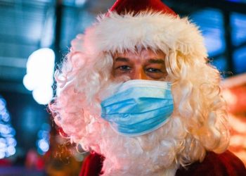 Más de 50 niños se contagiaron de coronavirus por foto con Santa Claus