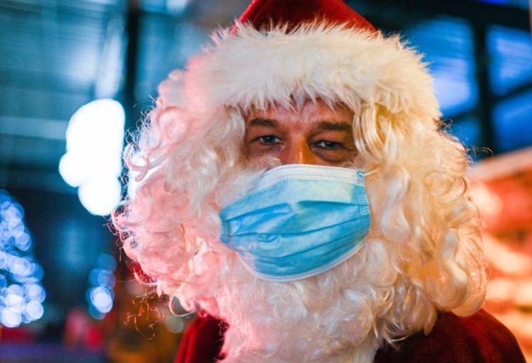 Más de 50 niños se contagiaron de coronavirus por foto con Santa Claus