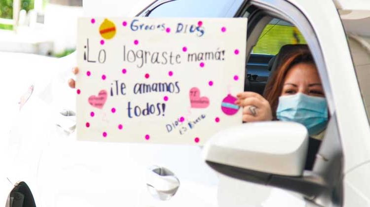 Con este mensaje, hija recibe a su madre tras salir del Hospital El Salvador y vencer el COVID-19