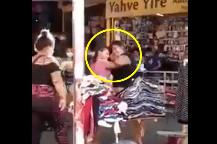 Vendedoras se agarran de las greñas por un cliente en San Miguel