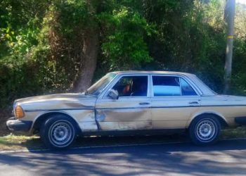 Conductor de la tercera edad pasado de copas, embiste y lesiona a dos personas en Suchitoto
