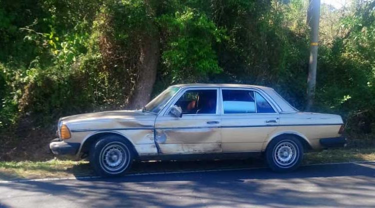 Conductor de la tercera edad pasado de copas, embiste y lesiona a dos personas en Suchitoto