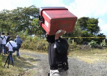 Hombre borracho entra a culto evangélico y ataca con un hacha a una señora de 71 años