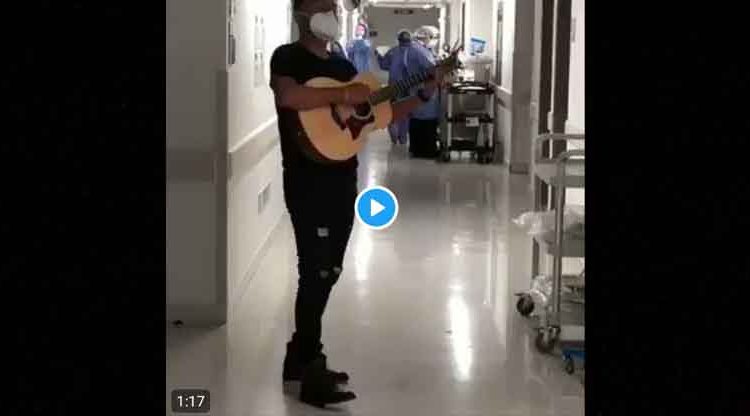 Alex Campos conmueve al cantar en los pasillos de un hospital donde está interno su padre por Covid-19