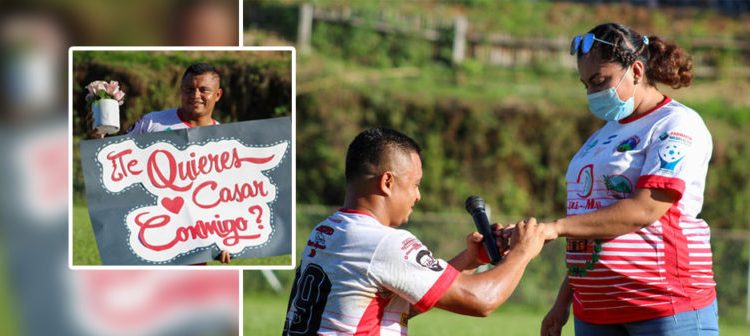 Jugador le pide matrimonio a su novia a mitad de un partido en San Miguel